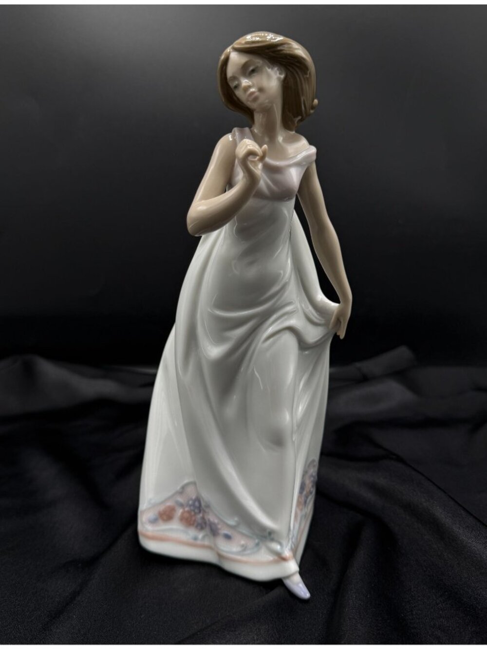 Vintage Lladro 1995-1996 Afternoon Promenade Figurine